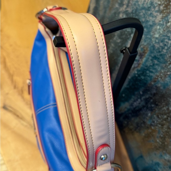 Tignanello All Star Blue Pebbled Leather Shoulder Bag!
Brand new with tags. - Picture 9 of 15